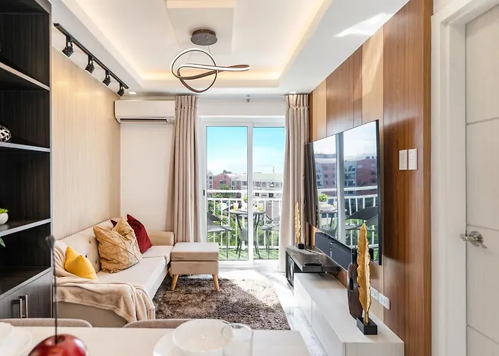 537 Amani Luxury Suite, 3 Minutes To Airport,with Gym & Pool, Fast Wi-fi, Free Netflix