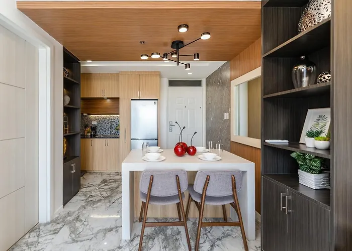 537 Amani Luxury Suite, 3 Minutes To Airport,with Gym & Pool, Fast Wi-fi, Free Netflix *