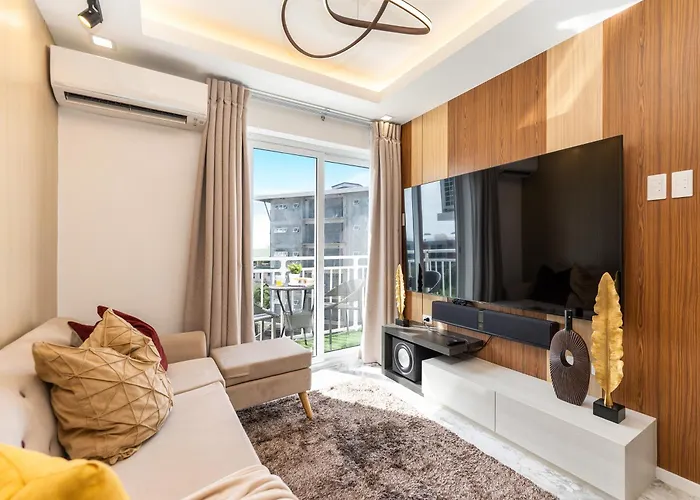 537 Amani Luxury Suite, 3 Minutes To Airport,with Gym & Pool, Fast Wi-fi, Free Netflix *