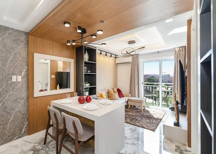 537 Amani Luxury Suite, 3 Minutes To Airport,with Gym & Pool, Fast Wi-fi, Free Netflix マクタン