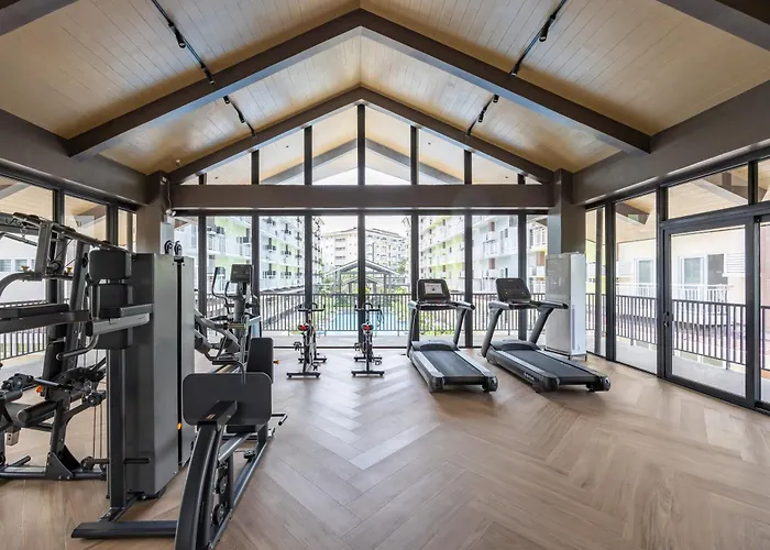 537 Amani Luxury Suite, 3 Minutes To Airport,with Gym & Pool, Fast Wi-fi, Free Netflix